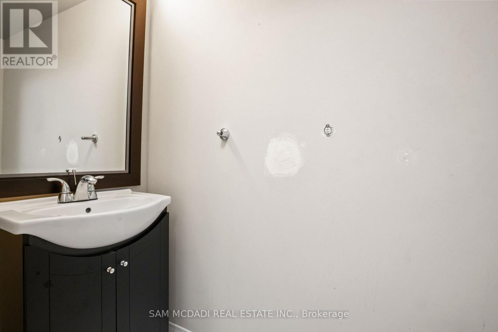 1073 Gabriel Place, Burlington, ON - Indoor Photo Showing Bathroom