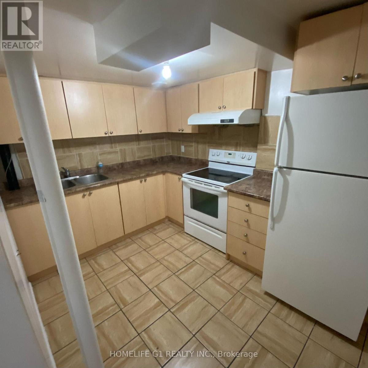 41 Purebrook Avenue, Brampton, ON - Indoor Photo Showing Kitchen With Double Sink