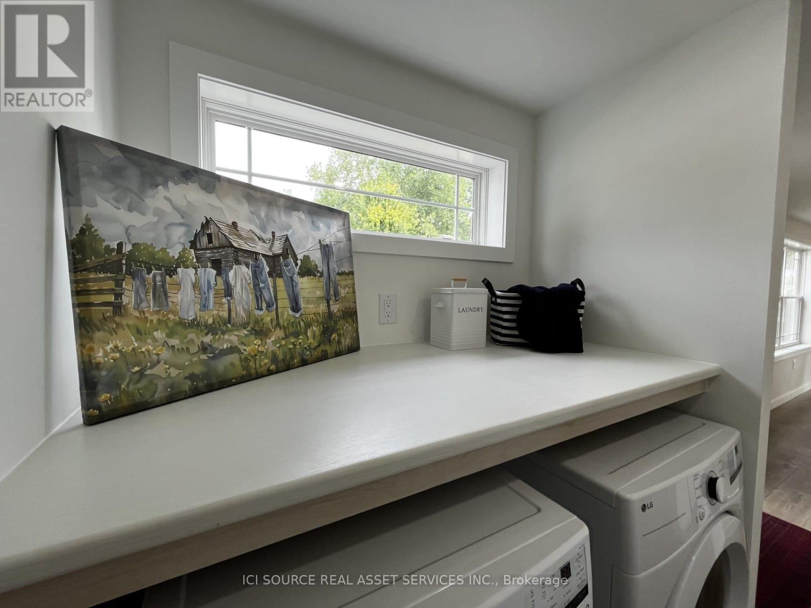 305 - 8250 County Rd 17, Clarence-Rockland, ON - Indoor Photo Showing Laundry Room