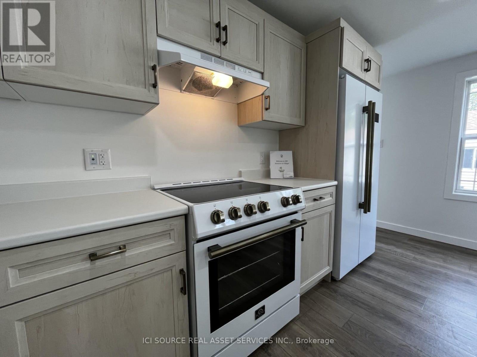 305 - 8250 County Rd 17, Clarence-Rockland, ON - Indoor Photo Showing Kitchen