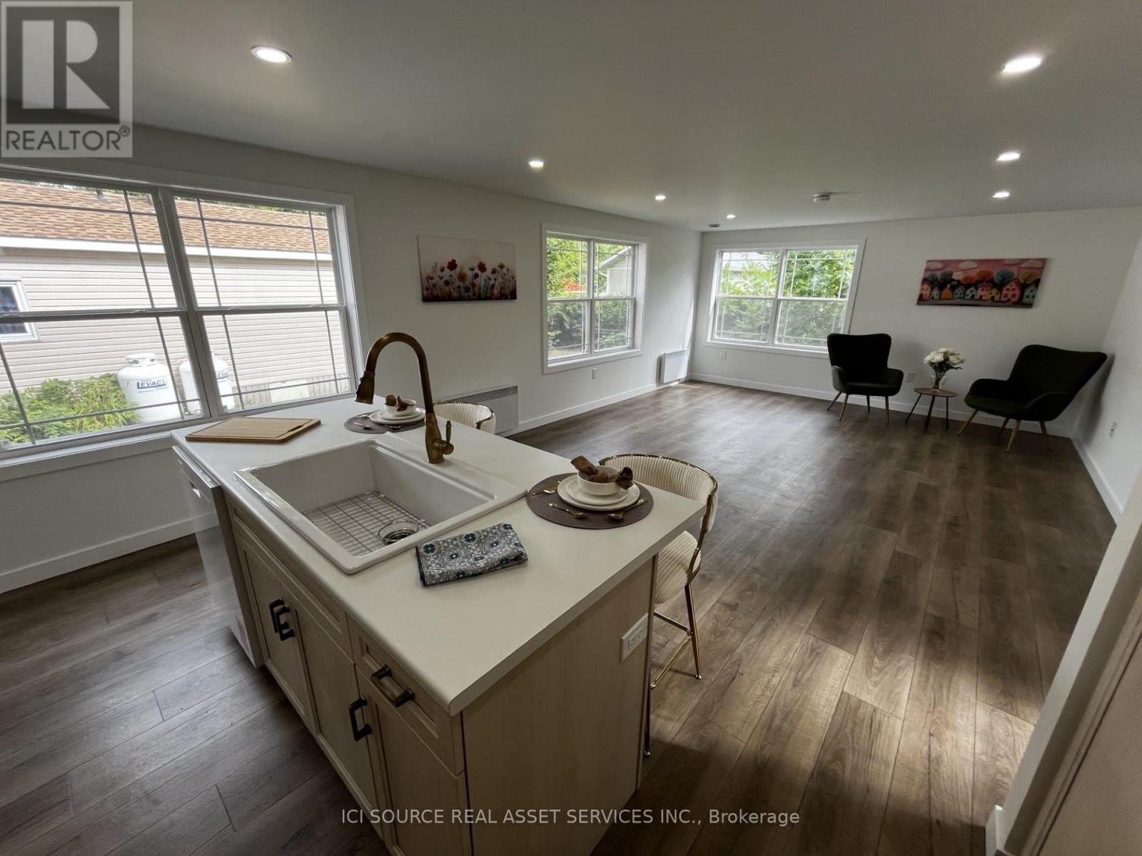 305 - 8250 County Rd 17, Clarence-Rockland, ON - Indoor Photo Showing Other Room