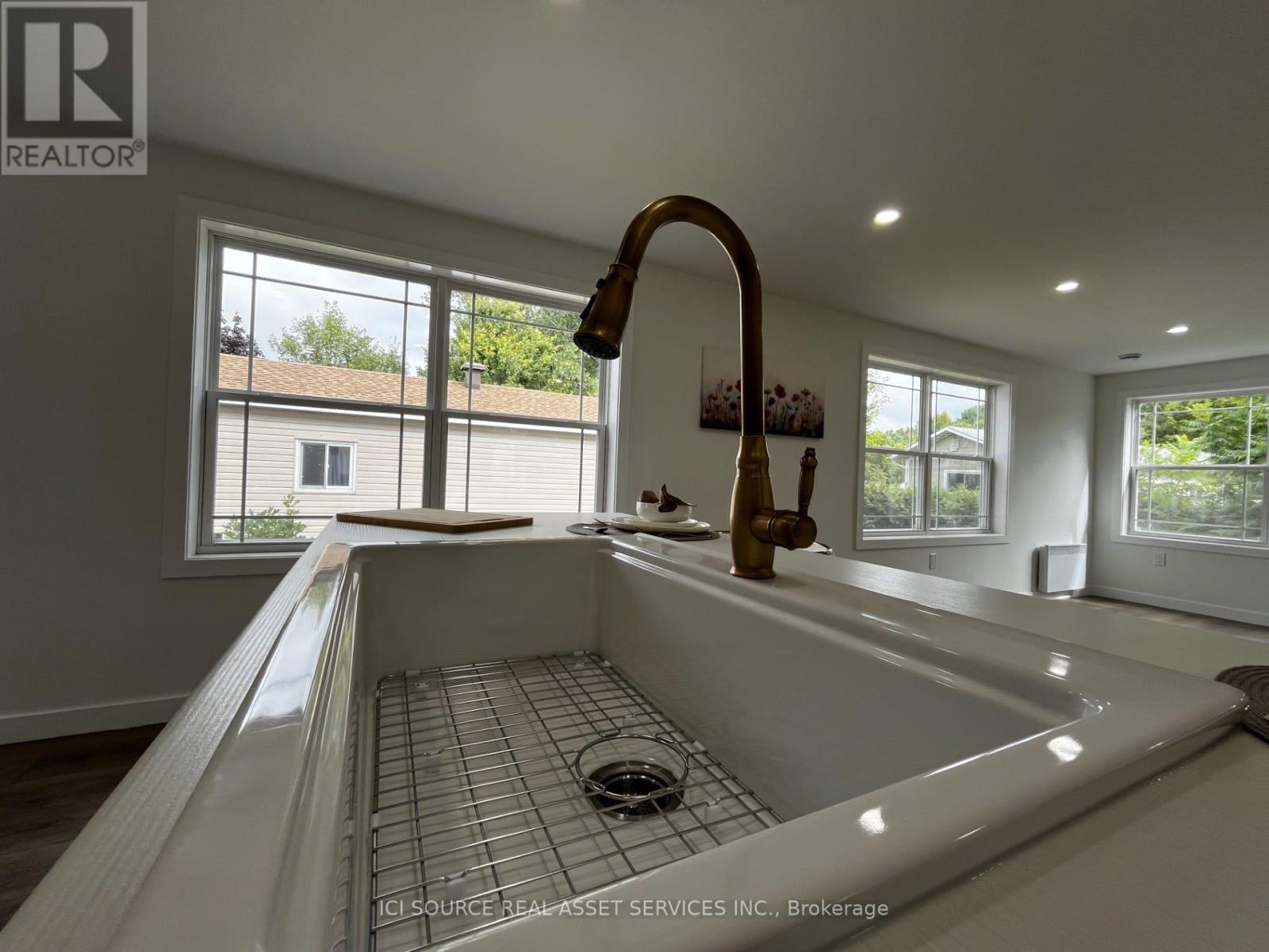 305 - 8250 County Rd 17, Clarence-Rockland, ON - Indoor Photo Showing Other Room