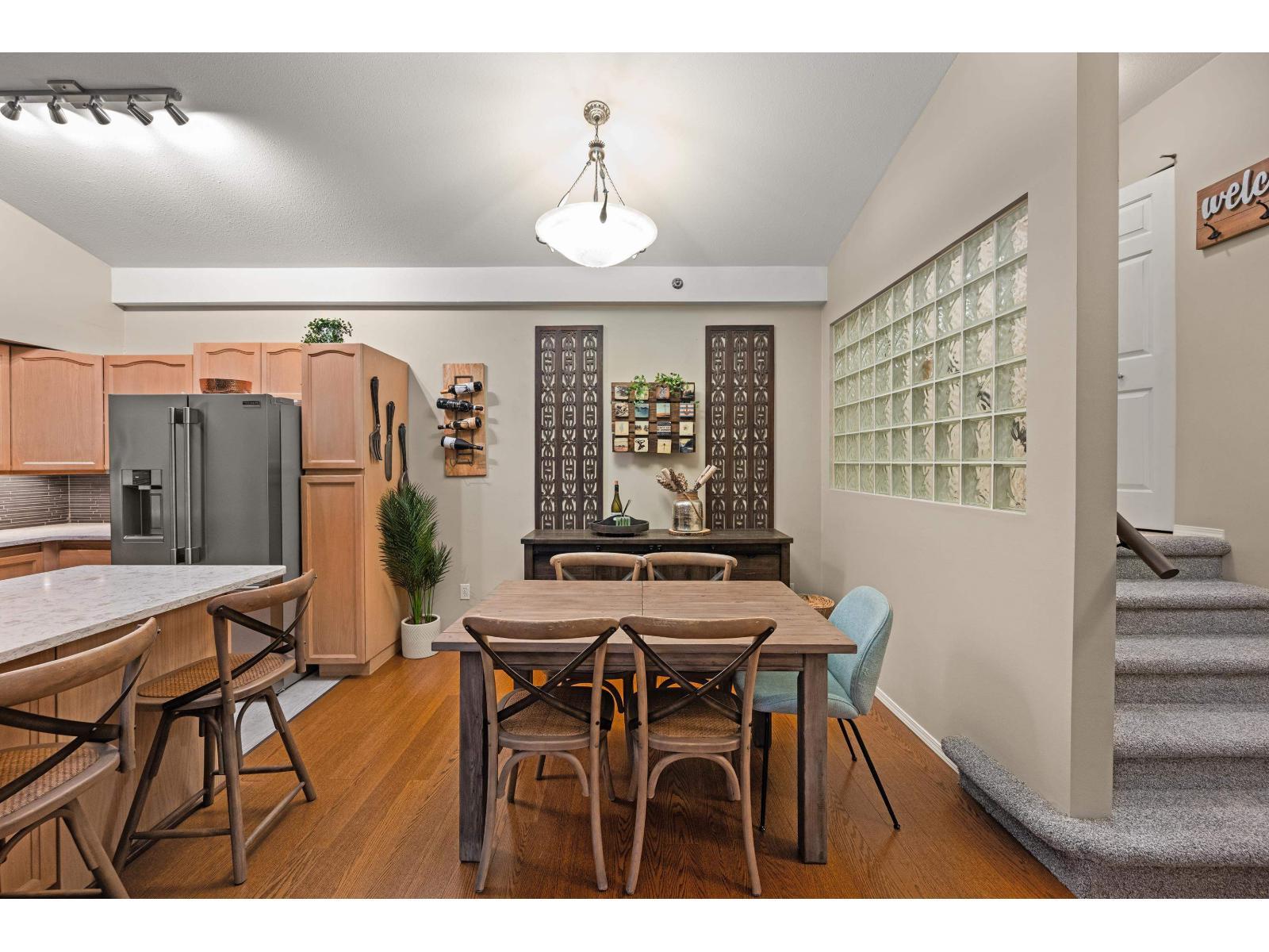 402 19721 64 Avenue, Langley, BC - Indoor Photo Showing Dining Room