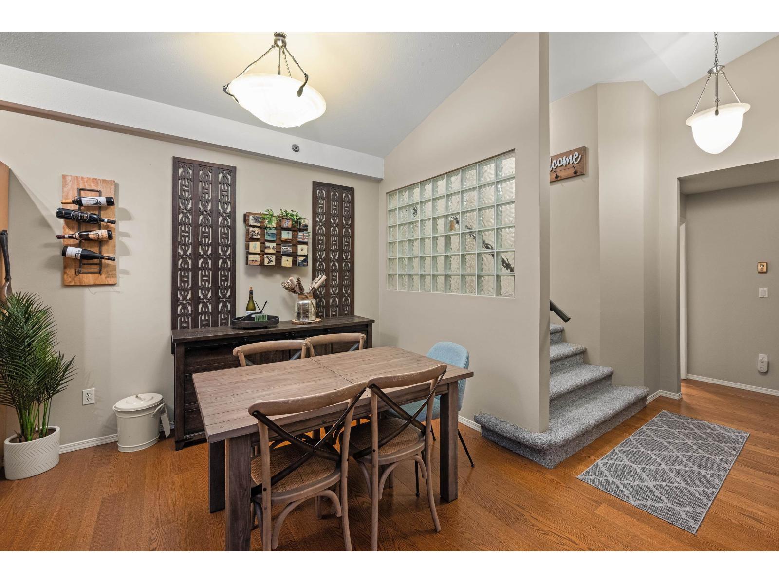402 19721 64 Avenue, Langley, BC - Indoor Photo Showing Dining Room