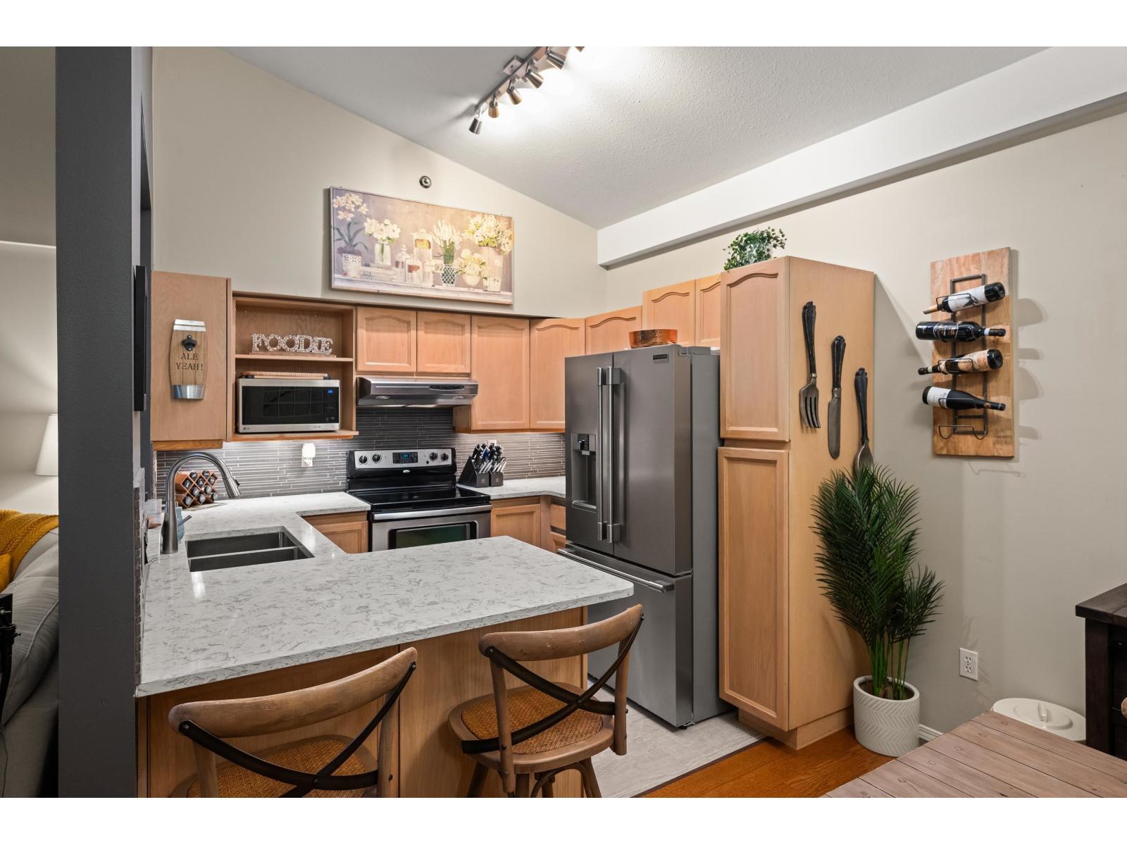 402 19721 64 Avenue, Langley, BC - Indoor Photo Showing Kitchen With Double Sink