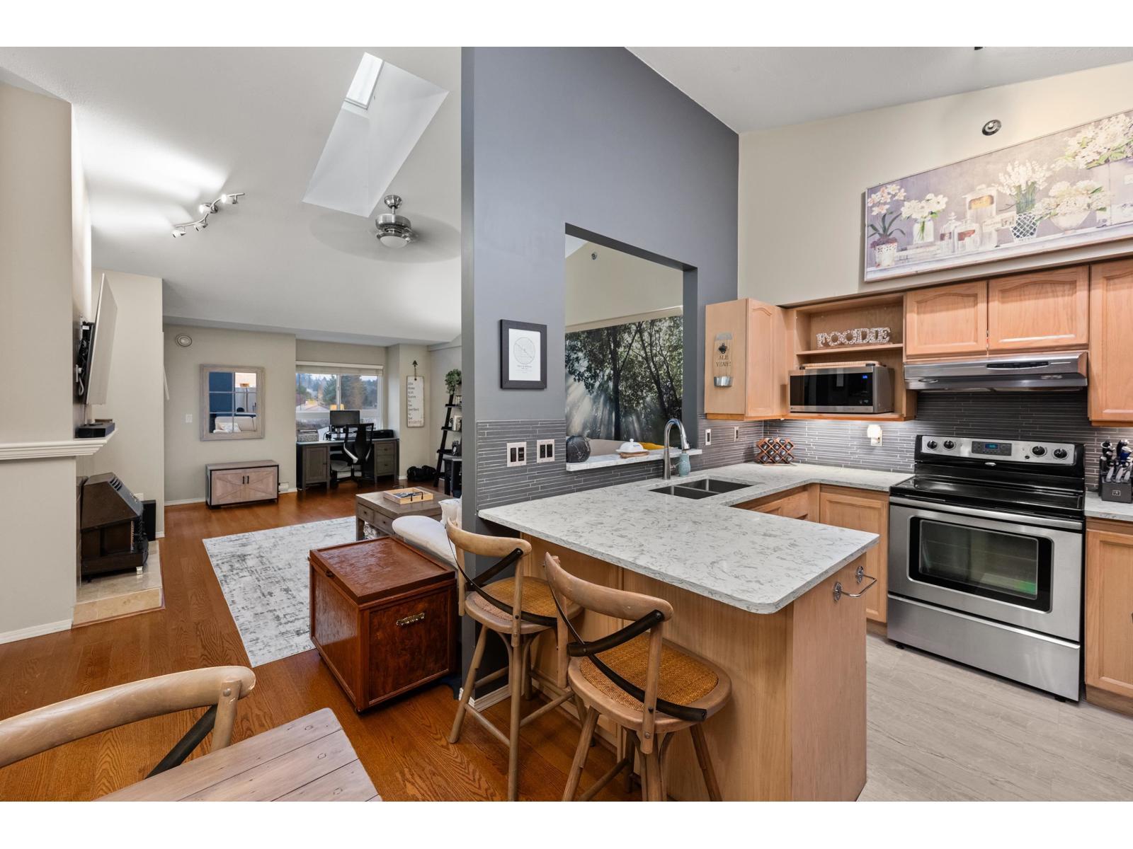 402 19721 64 Avenue, Langley, BC - Indoor Photo Showing Kitchen With Double Sink