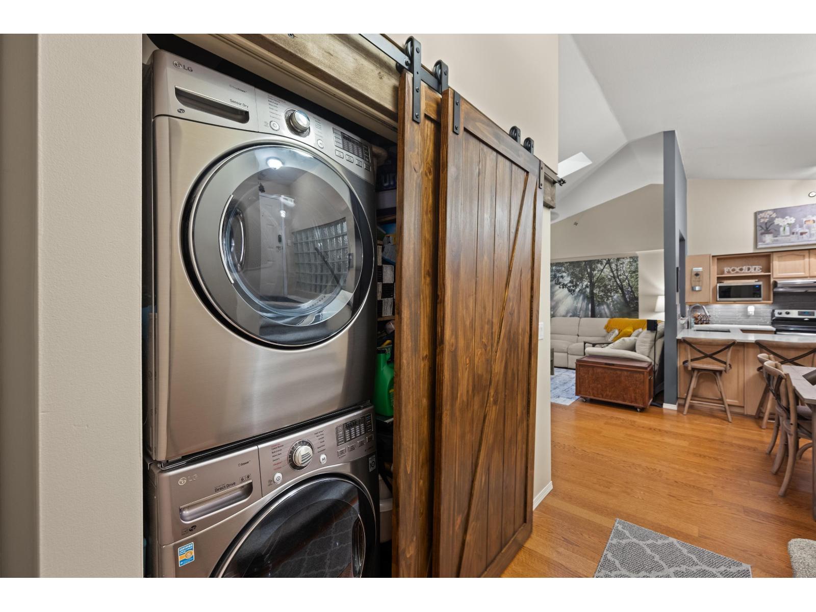 402 19721 64 Avenue, Langley, BC - Indoor Photo Showing Laundry Room