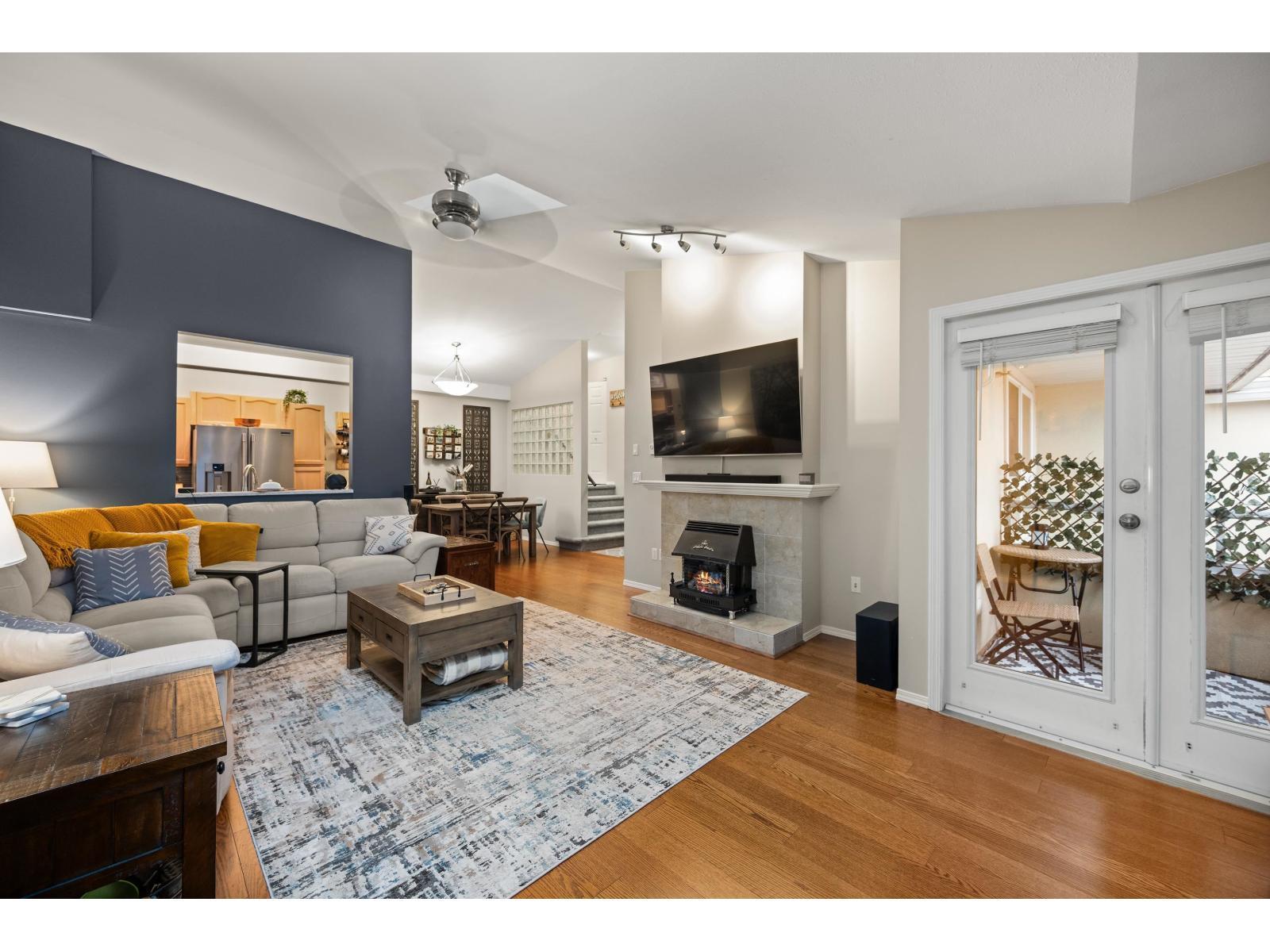 402 19721 64 Avenue, Langley, BC - Indoor Photo Showing Living Room With Fireplace