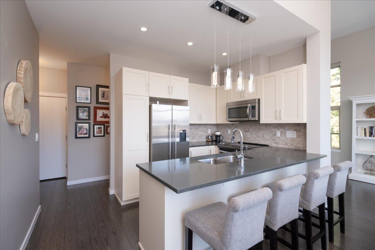 507 2855 156 Street, Surrey, BC - Indoor Photo Showing Kitchen With Double Sink With Upgraded Kitchen
