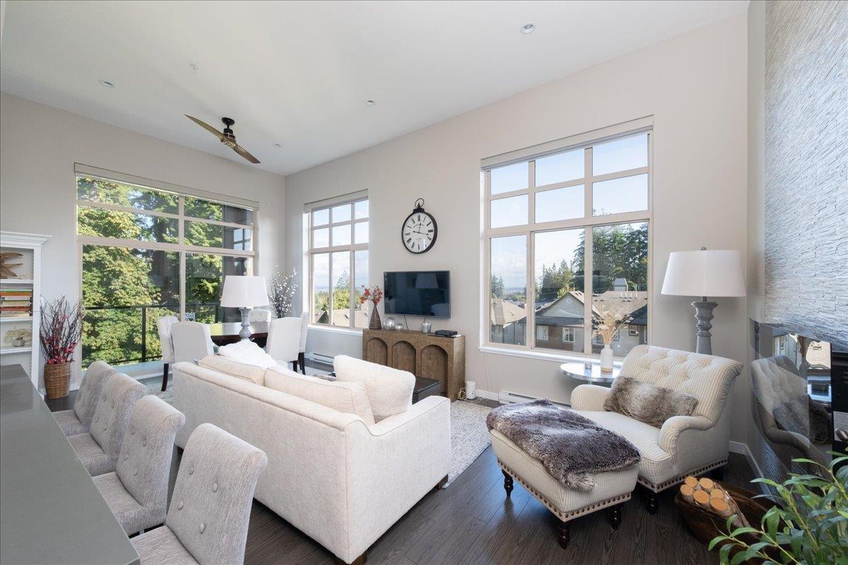 507 2855 156 Street, Surrey, BC - Indoor Photo Showing Living Room
