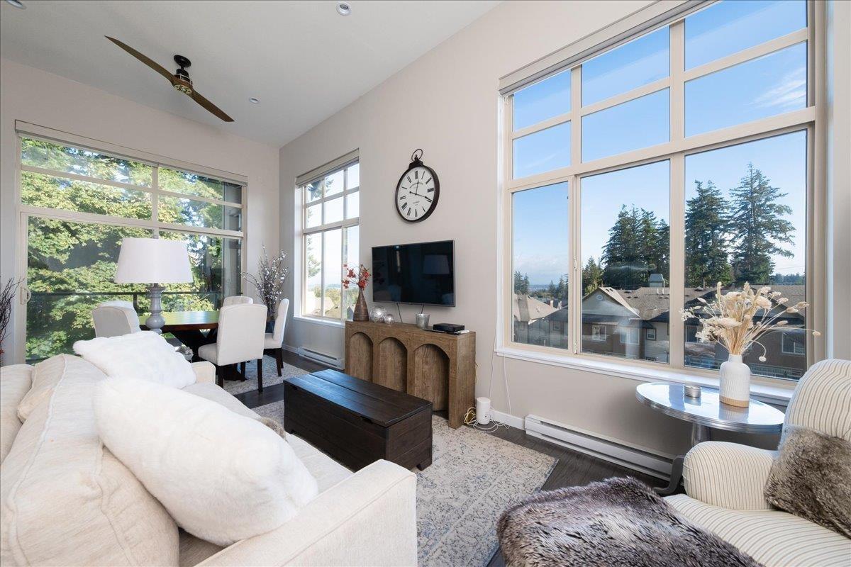 507 2855 156 Street, Surrey, BC - Indoor Photo Showing Living Room