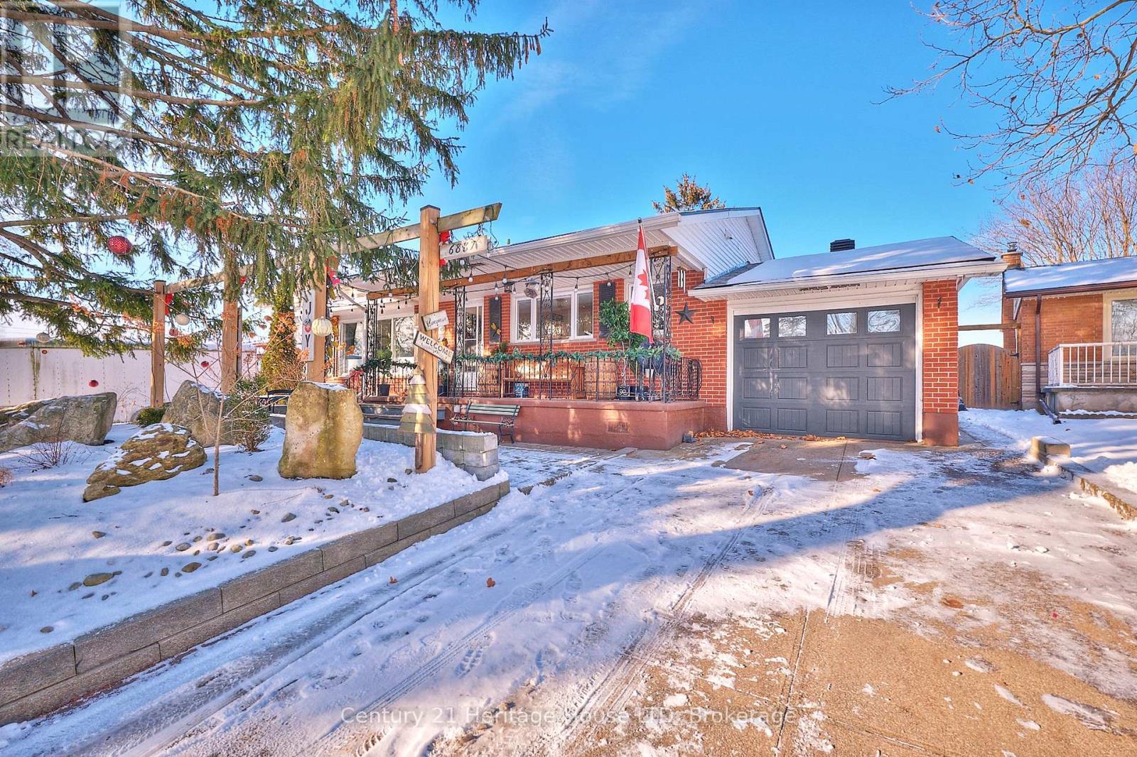 6887 Fairlawn Crescent, Niagara Falls (Arad/Fallsview), ON - Outdoor With Deck Patio Veranda