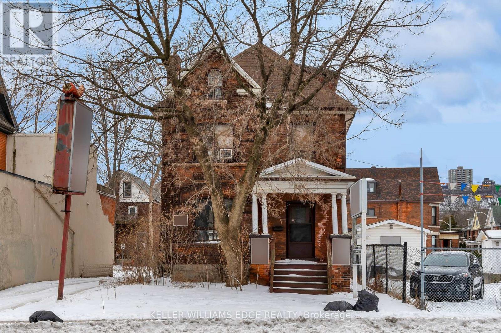 760 King Street E, Hamilton, ON - Outdoor