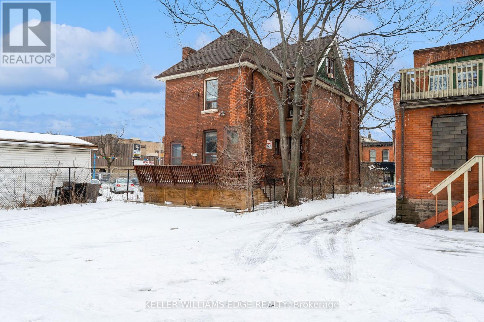 760 King Street E, Hamilton, ON - Outdoor