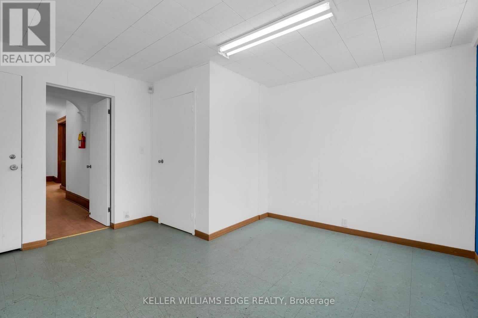 760 King Street E, Hamilton, ON - Indoor Photo Showing Other Room