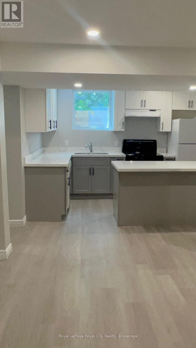 B - 30 Glenbrook Drive, Guelph (Victoria North), ON - Indoor Photo Showing Kitchen