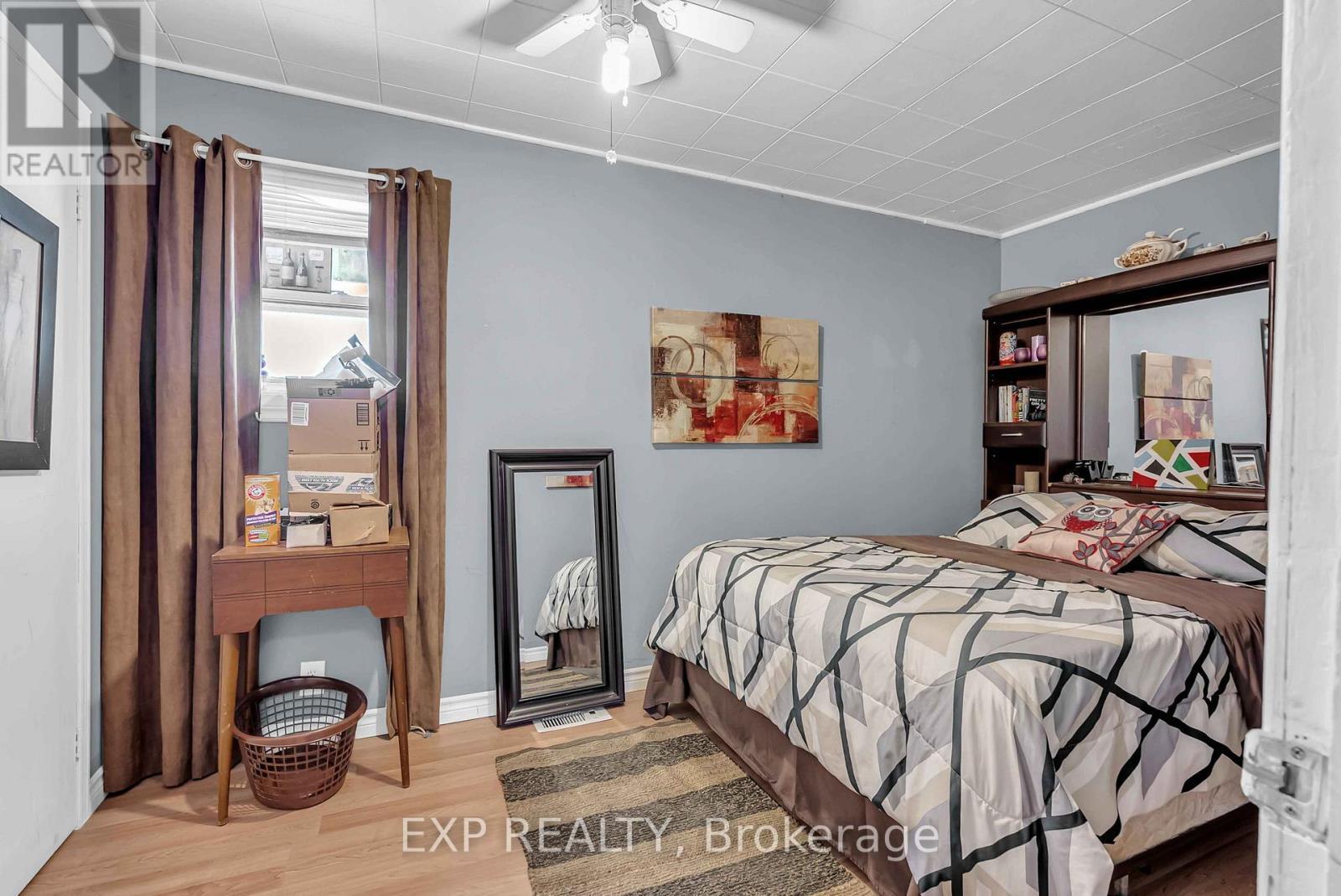 1060 Abbot Street, Cornwall, ON - Indoor Photo Showing Bedroom