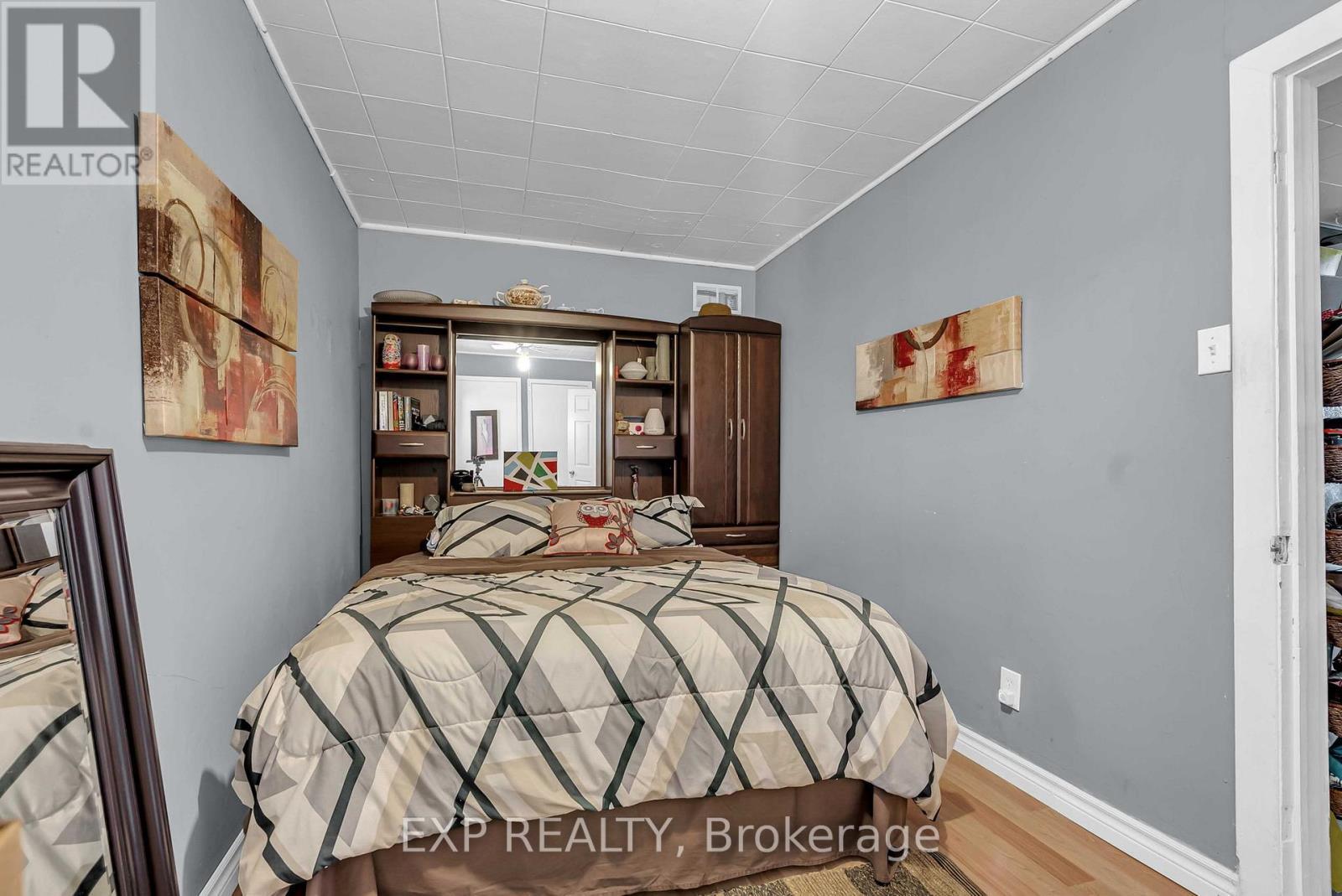 1060 Abbot Street, Cornwall, ON - Indoor Photo Showing Bedroom