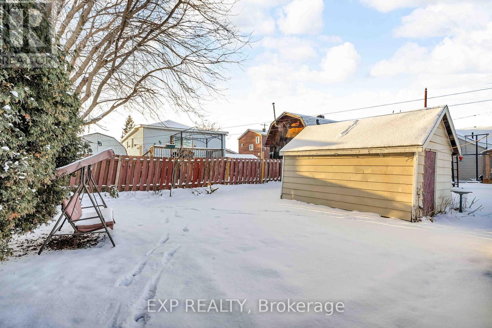 1060 Abbot Street, Cornwall, ON - Outdoor