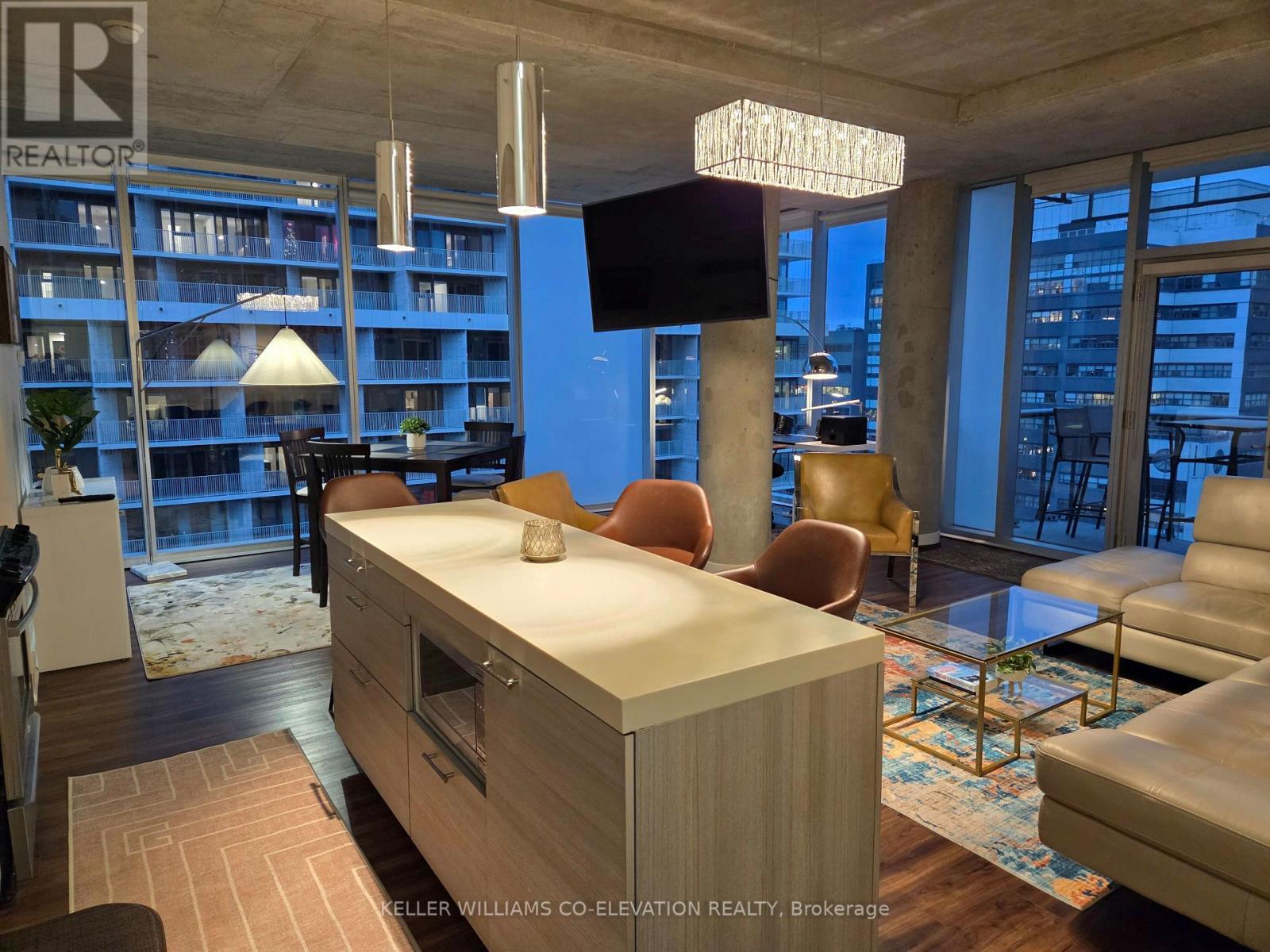 1305 - 552 Wellington Street, Toronto, ON - Indoor