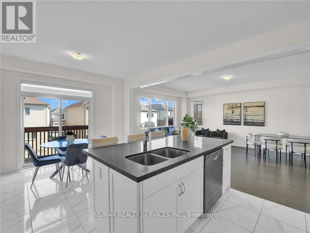 28 Ford Street, Brant, ON - Indoor Photo Showing Kitchen With Double Sink