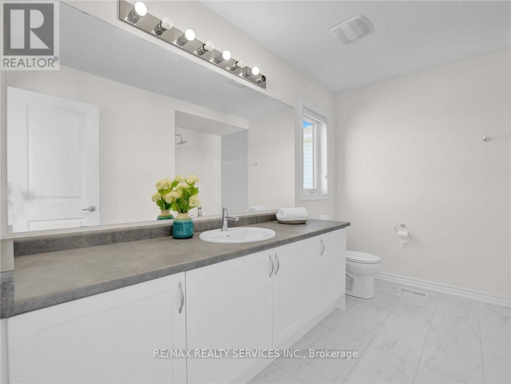 28 Ford Street, Brant, ON - Indoor Photo Showing Bathroom