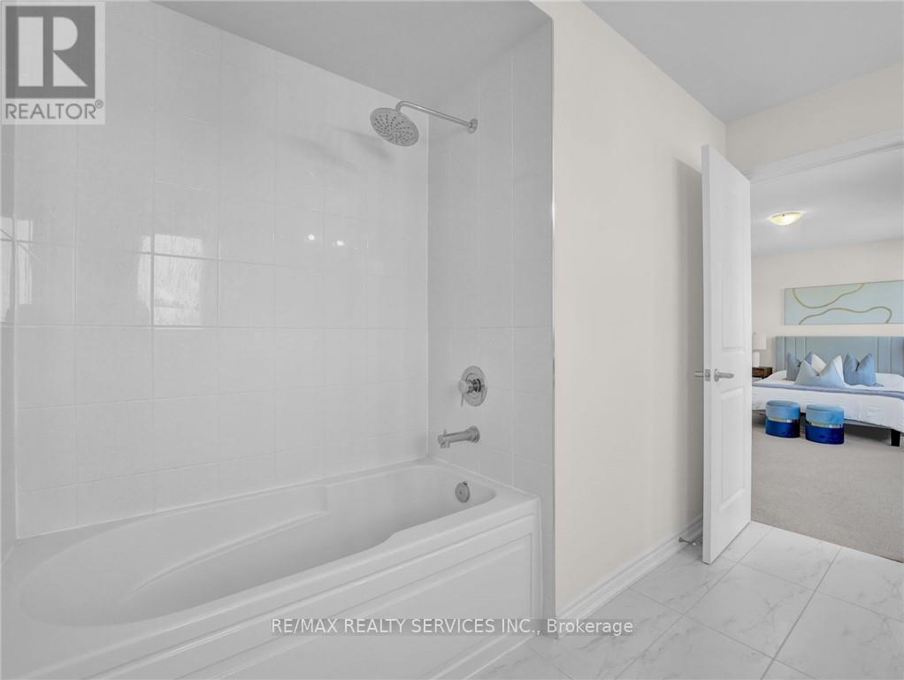 28 Ford Street, Brant, ON - Indoor Photo Showing Bathroom