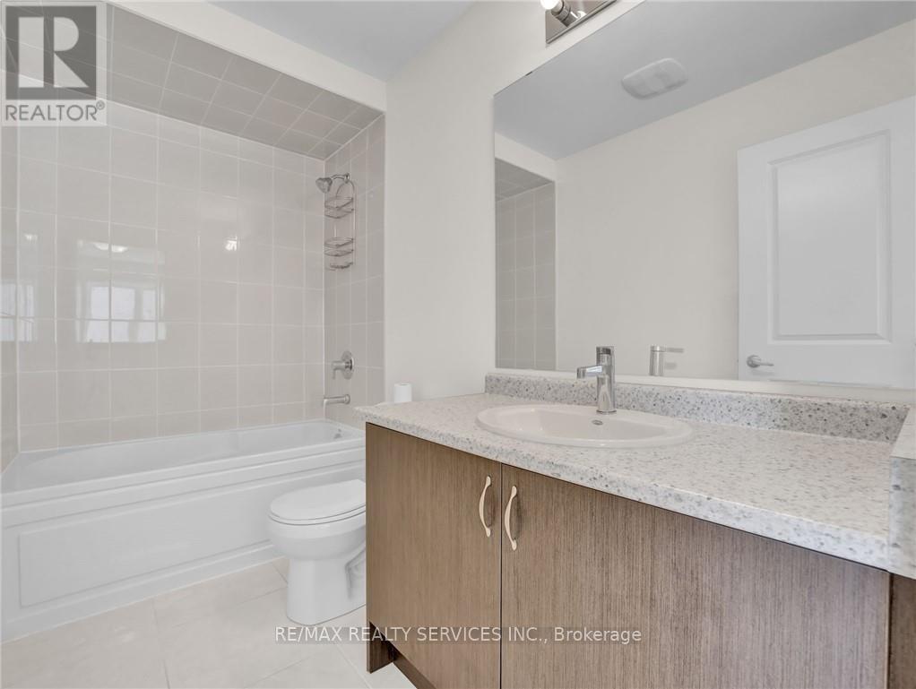 28 Ford Street, Brant, ON - Indoor Photo Showing Bathroom