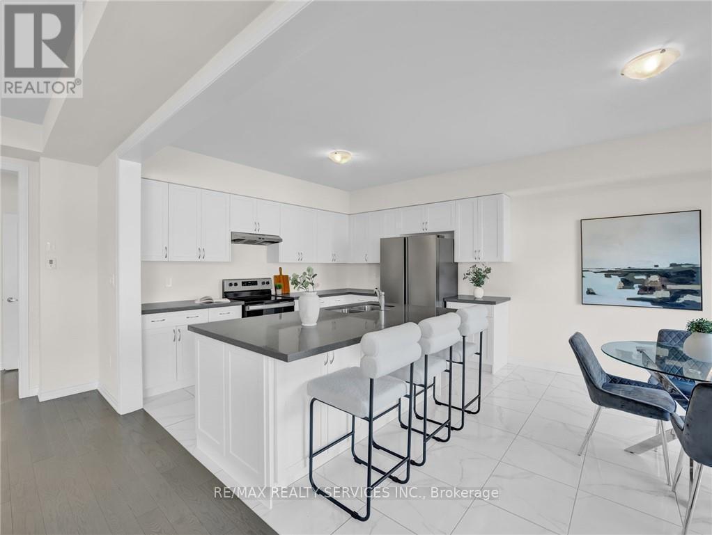 28 Ford Street, Brant, ON - Indoor Photo Showing Kitchen With Upgraded Kitchen