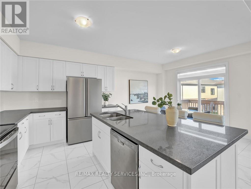 28 Ford Street, Brant, ON - Indoor Photo Showing Kitchen With Stainless Steel Kitchen With Double Sink With Upgraded Kitchen