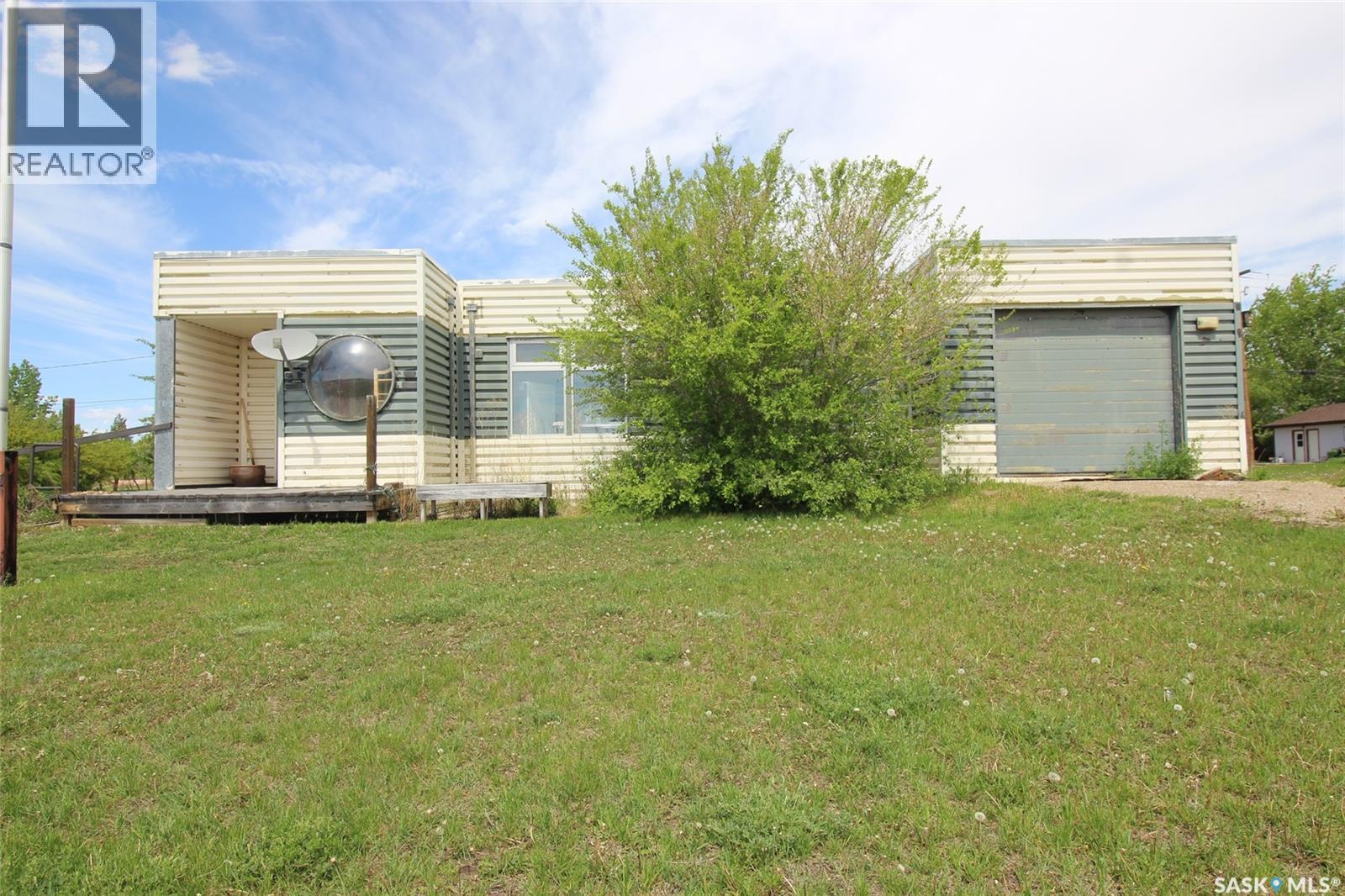 303 1St Avenue W, Climax, SK - Outdoor