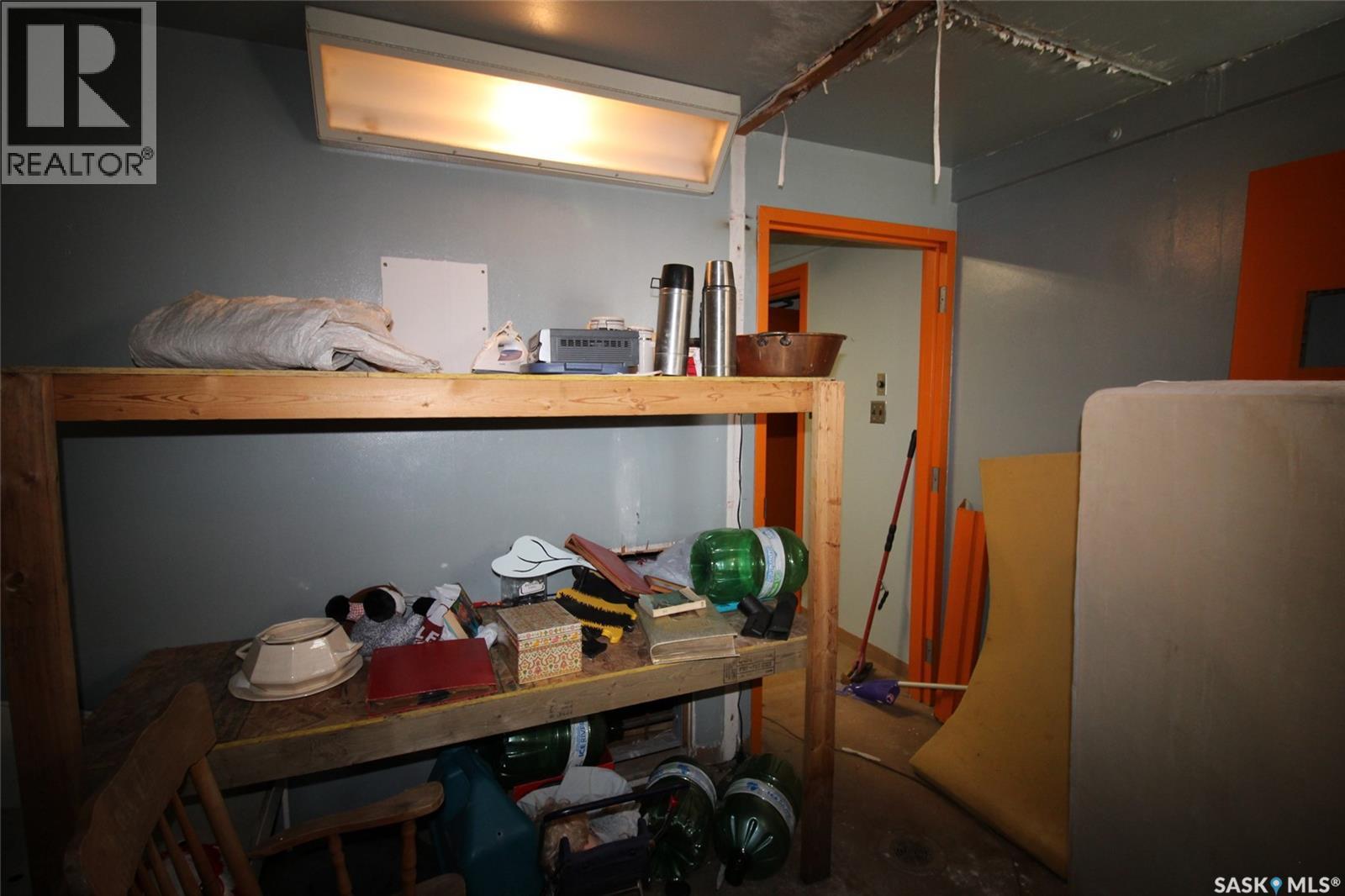 303 1St Avenue W, Climax, SK - Indoor