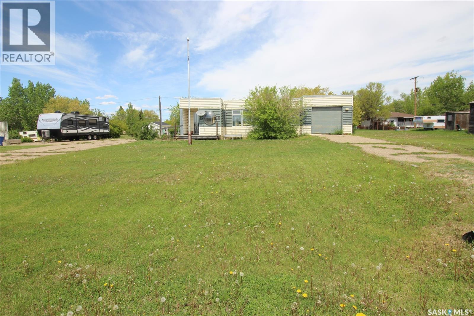 303 1St Avenue W, Climax, SK - Outdoor