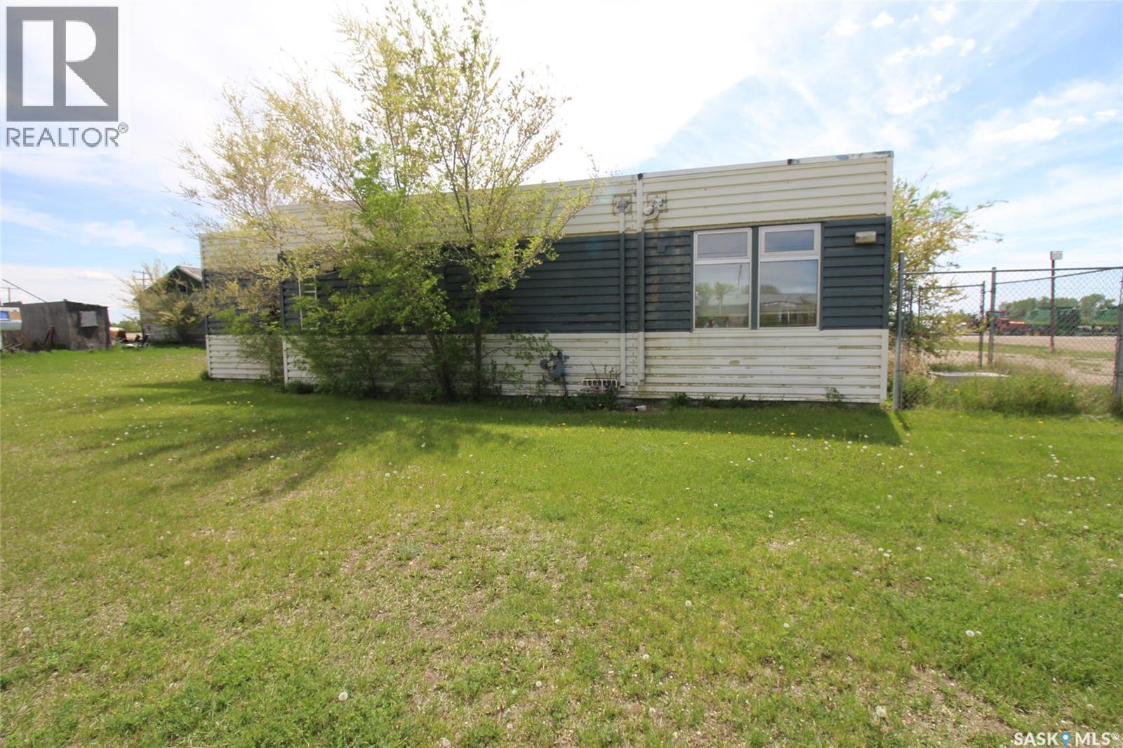 303 1St Avenue W, Climax, SK - Outdoor
