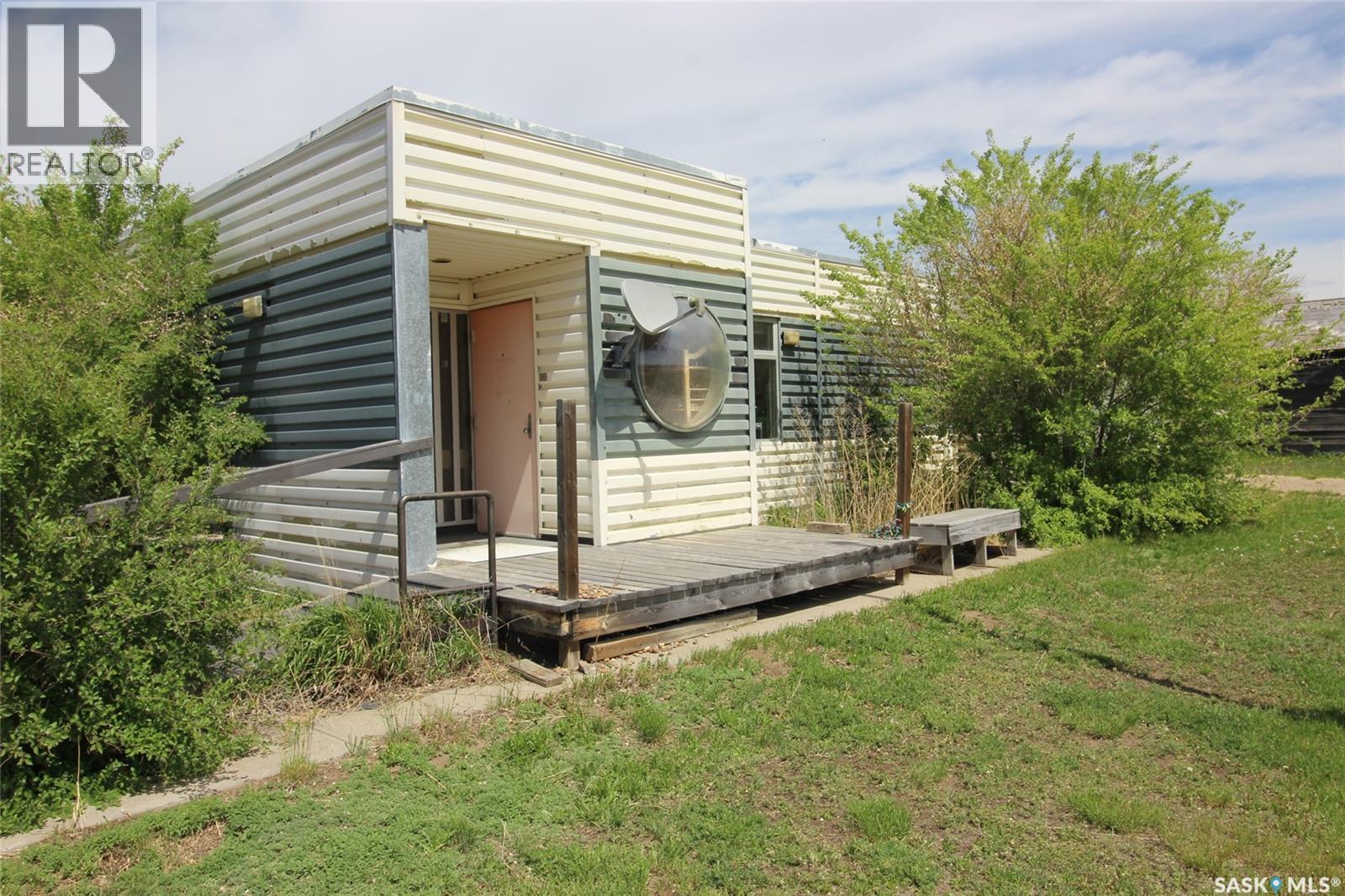 303 1St Avenue W, Climax, SK - Outdoor