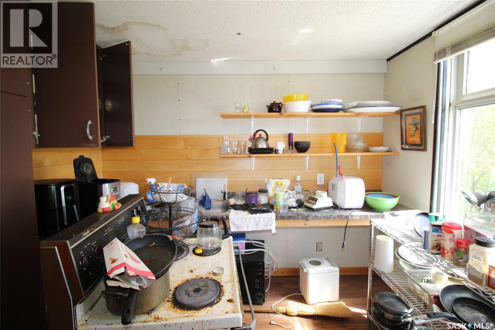 303 1St Avenue W, Climax, SK - Indoor