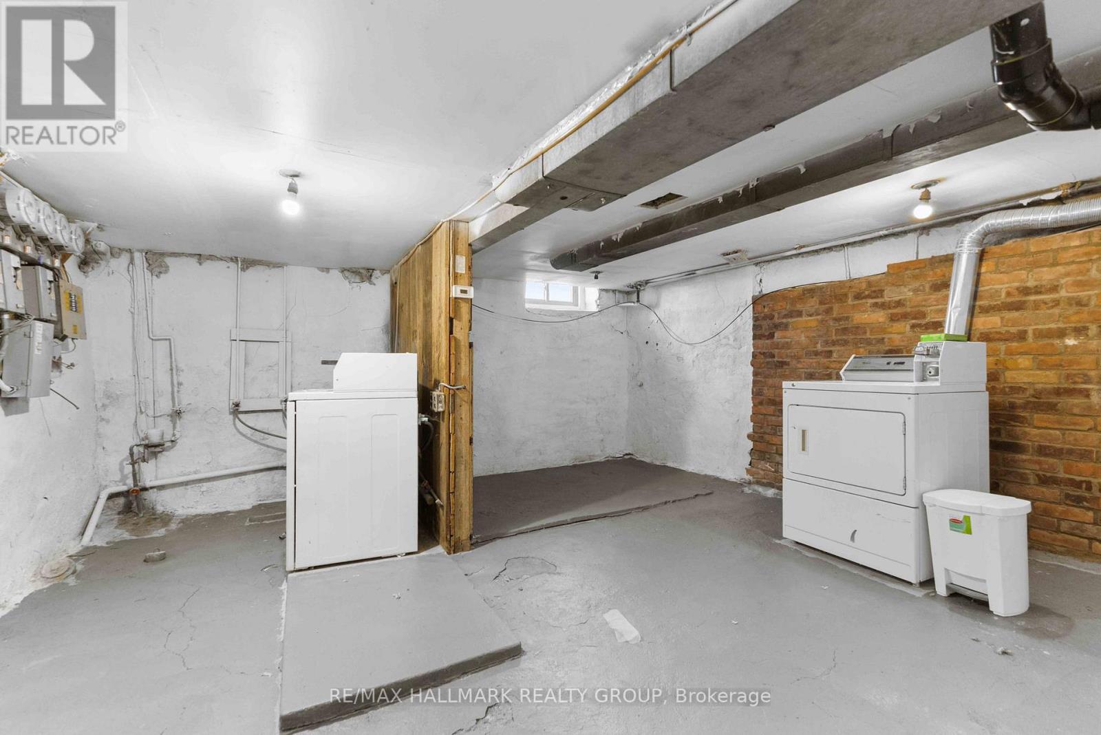 70 Anderson Street, Ottawa, ON - Indoor Photo Showing Laundry Room