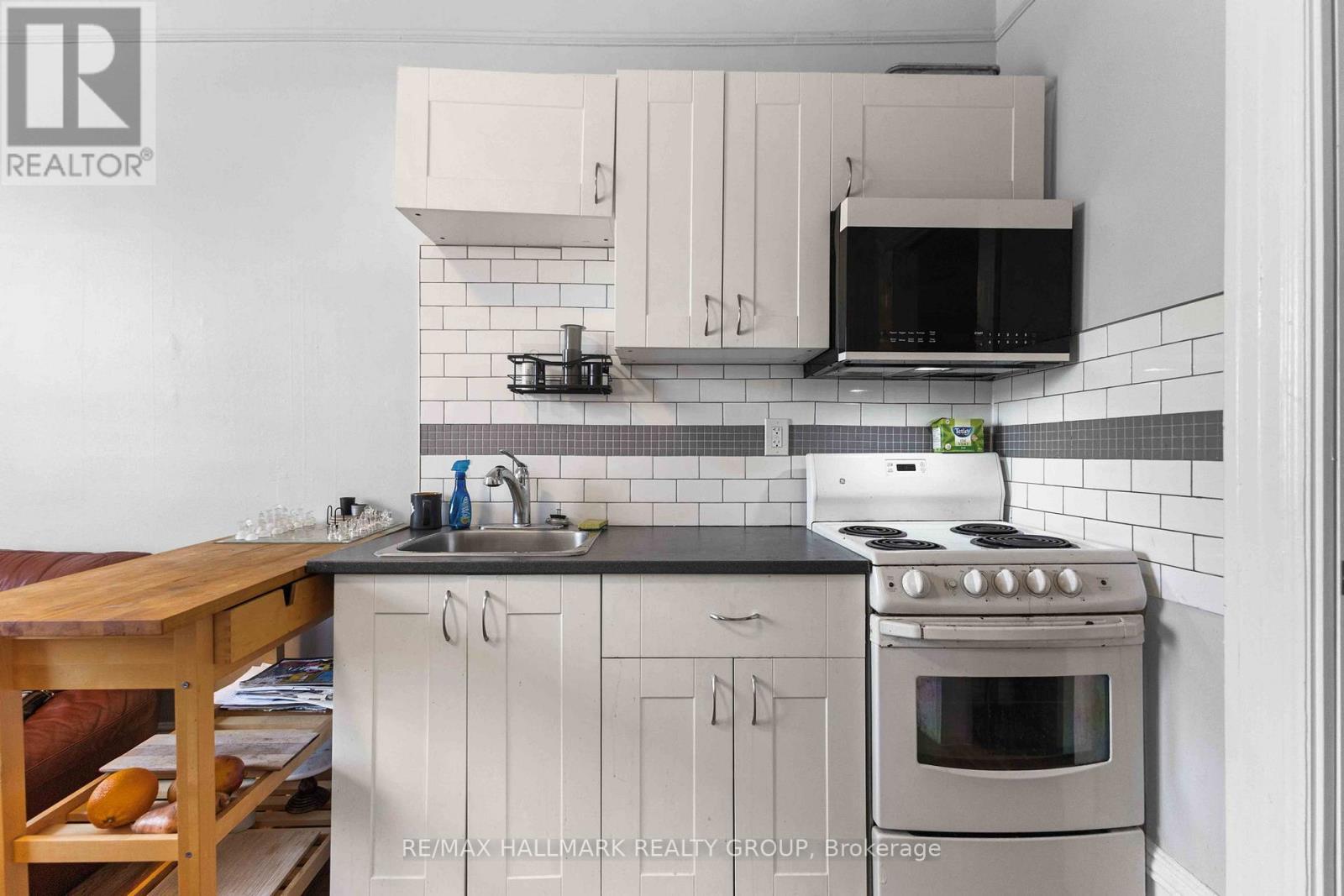 70 Anderson Street, Ottawa, ON - Indoor Photo Showing Kitchen