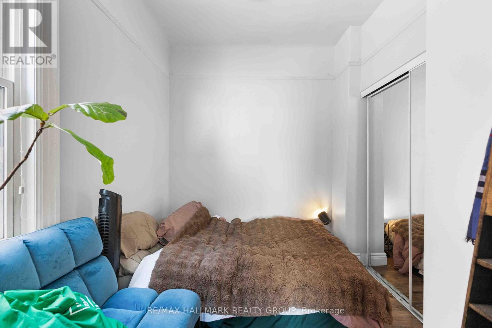 70 Anderson Street, Ottawa, ON - Indoor Photo Showing Bedroom