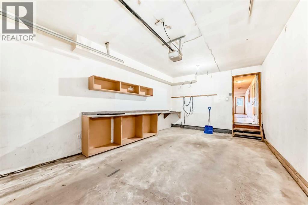 1, 642 Mcdougall Road Ne, Calgary, AB - Indoor Photo Showing Garage