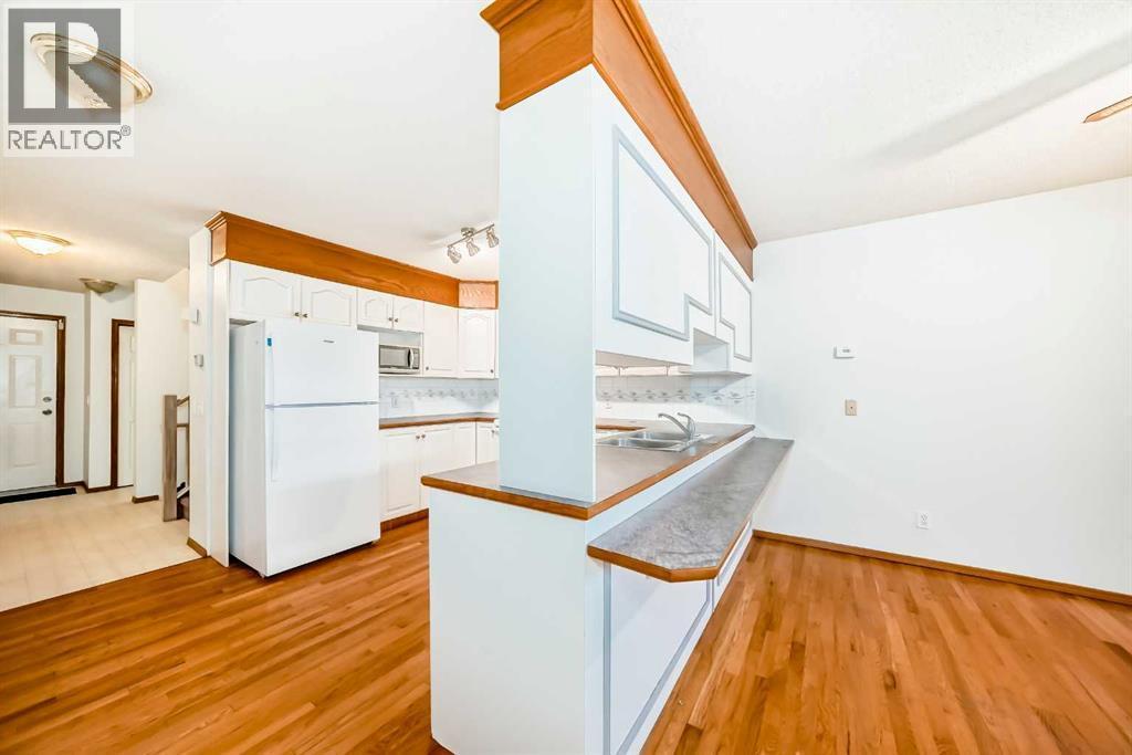 1, 642 Mcdougall Road Ne, Calgary, AB - Indoor Photo Showing Kitchen With Double Sink