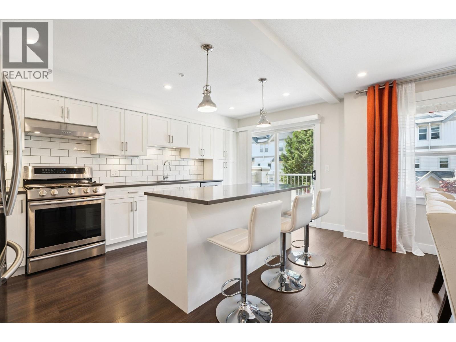 34 1260 Riverside Drive, Port Coquitlam, BC - Indoor Photo Showing Kitchen With Upgraded Kitchen
