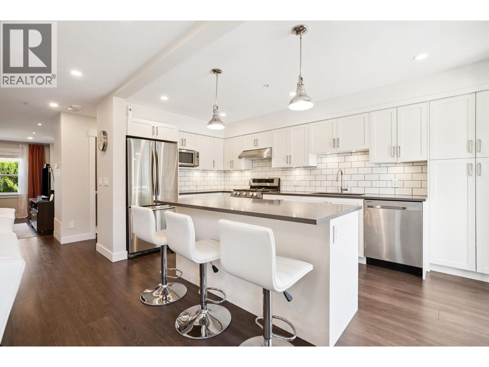 34 1260 Riverside Drive, Port Coquitlam, BC - Indoor Photo Showing Kitchen With Stainless Steel Kitchen With Upgraded Kitchen