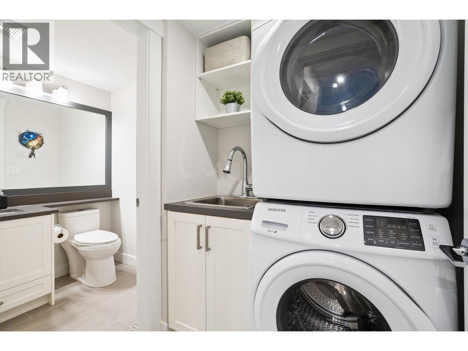 34 1260 Riverside Drive, Port Coquitlam, BC - Indoor Photo Showing Laundry Room