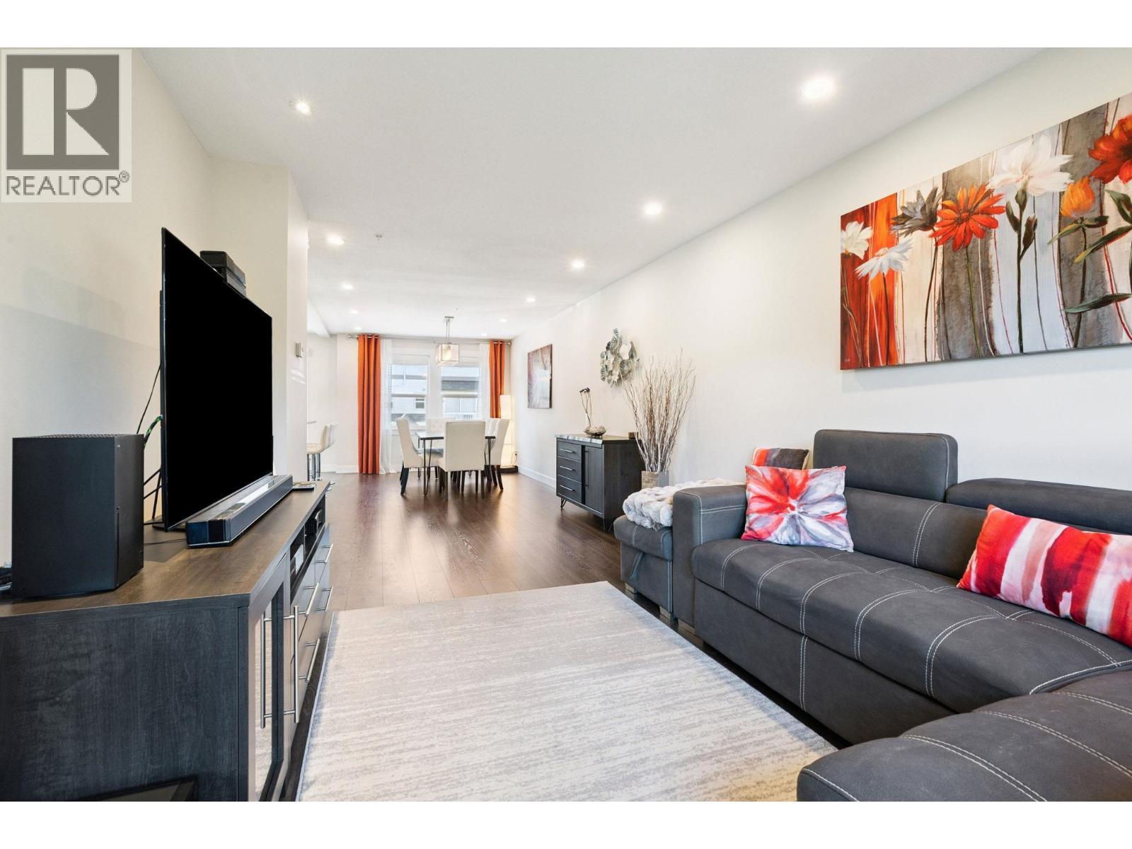 34 1260 Riverside Drive, Port Coquitlam, BC - Indoor Photo Showing Living Room
