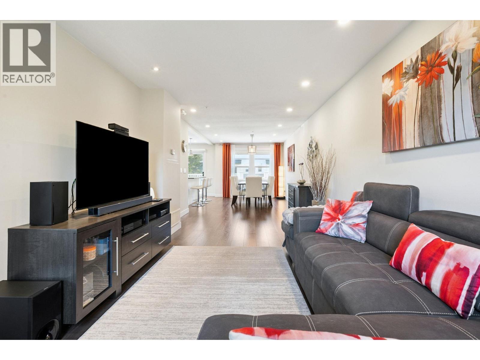 34 1260 Riverside Drive, Port Coquitlam, BC - Indoor Photo Showing Living Room