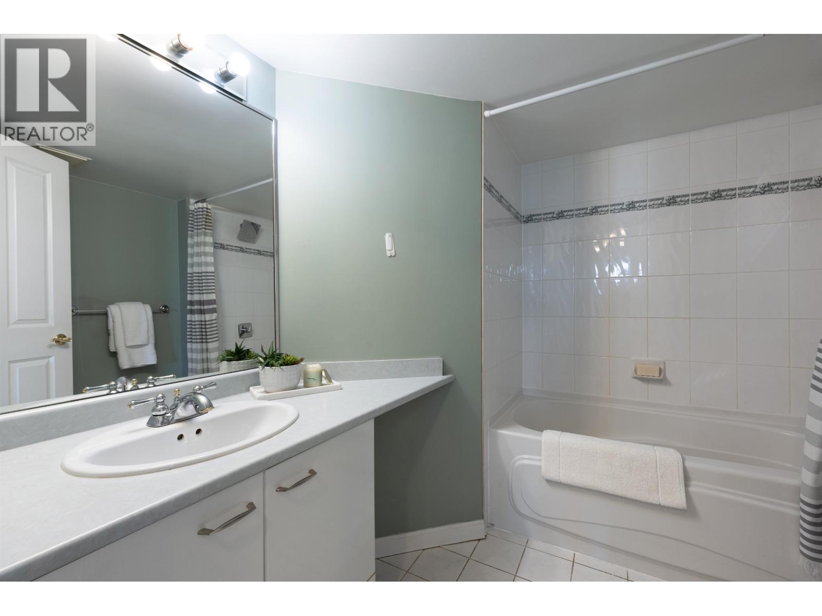 1301 4425 Halifax Street, Burnaby, BC - Indoor Photo Showing Bathroom