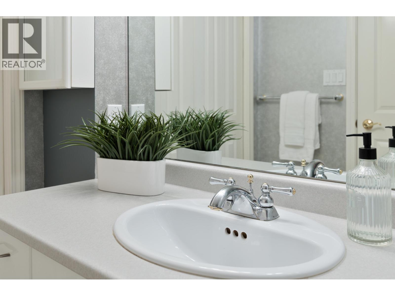 1301 4425 Halifax Street, Burnaby, BC - Indoor Photo Showing Bathroom