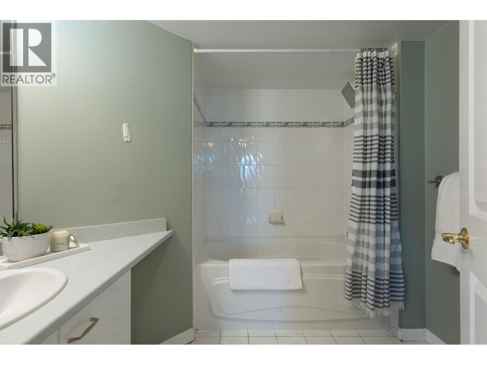 1301 4425 Halifax Street, Burnaby, BC - Indoor Photo Showing Bathroom