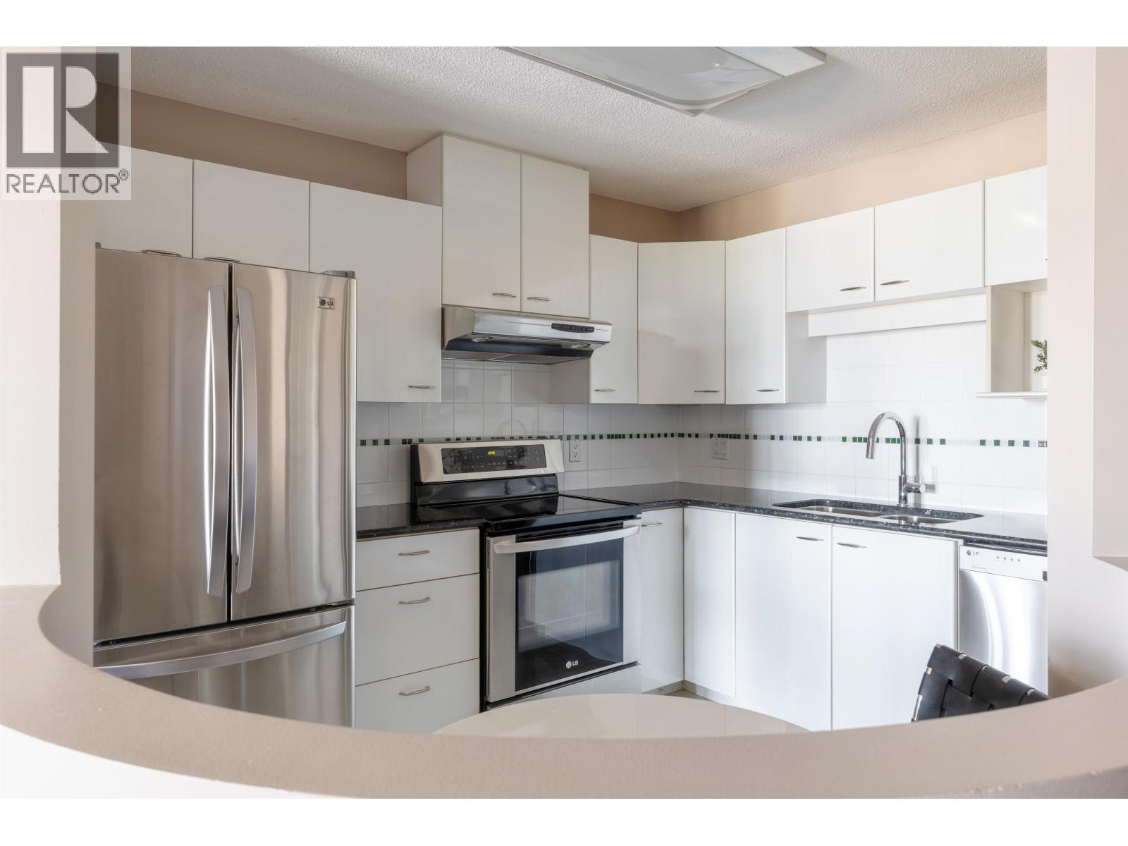 1301 4425 Halifax Street, Burnaby, BC - Indoor Photo Showing Kitchen With Upgraded Kitchen